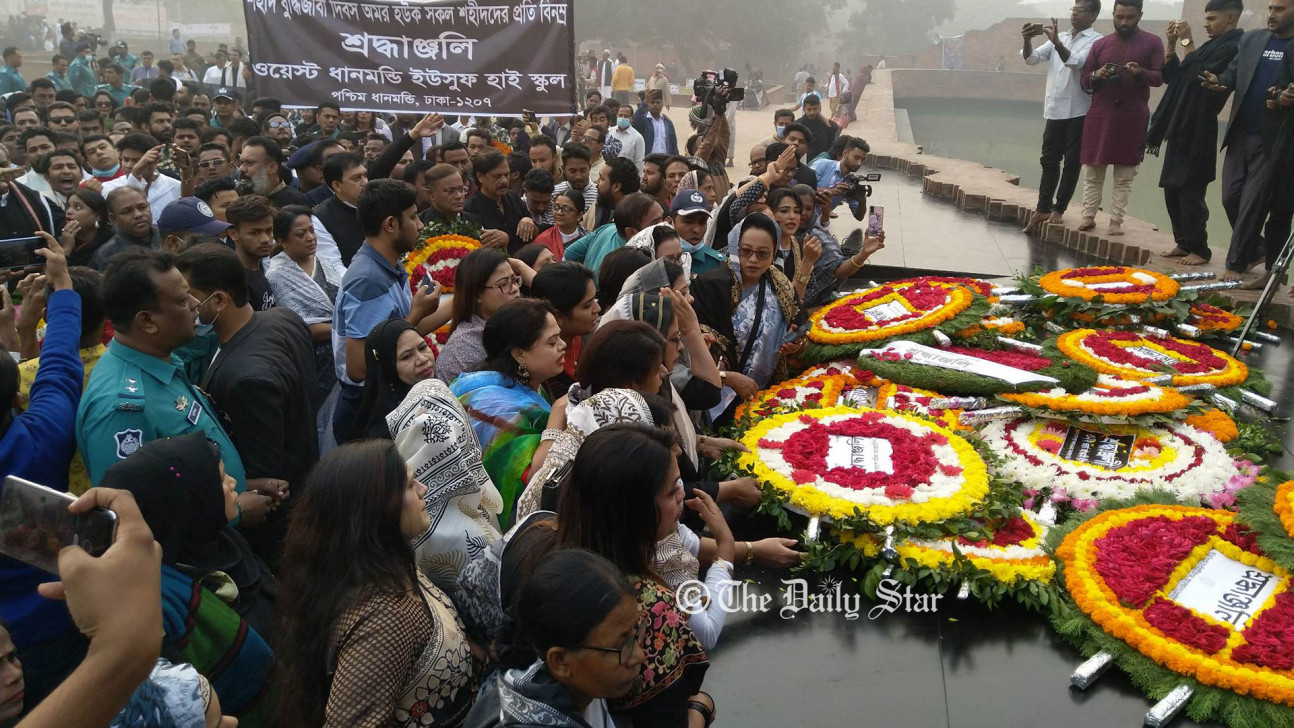 শহীদ বুদ্ধিজীবী স্মৃতিসৌধে সর্বজনের শ্রদ্ধা