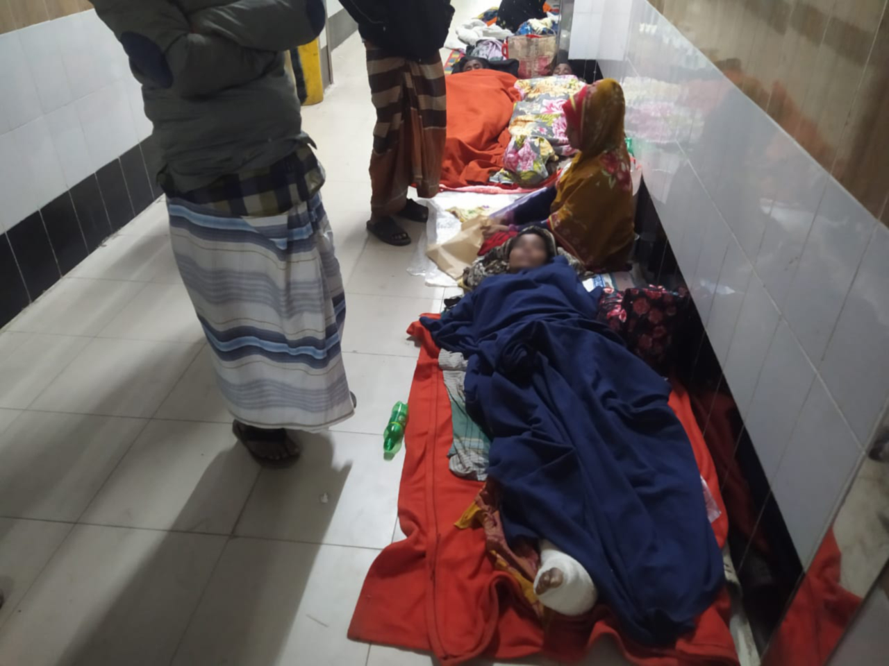 সৌদিতে আহত হয়ে দেশে ফিরে হাসপাতালের মেঝেতে রাশিদা