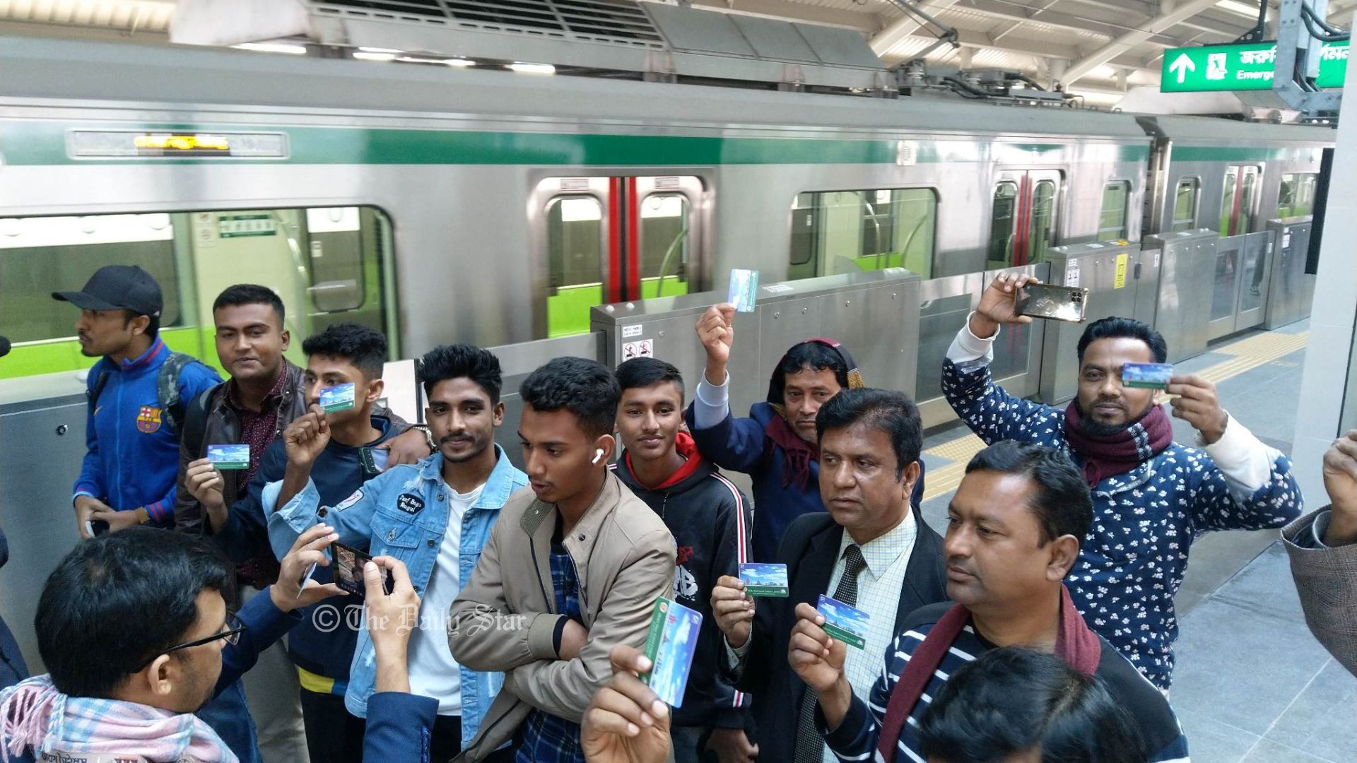 জনসাধারণের জন্য দ্বার খুললো মেট্রোরেলের