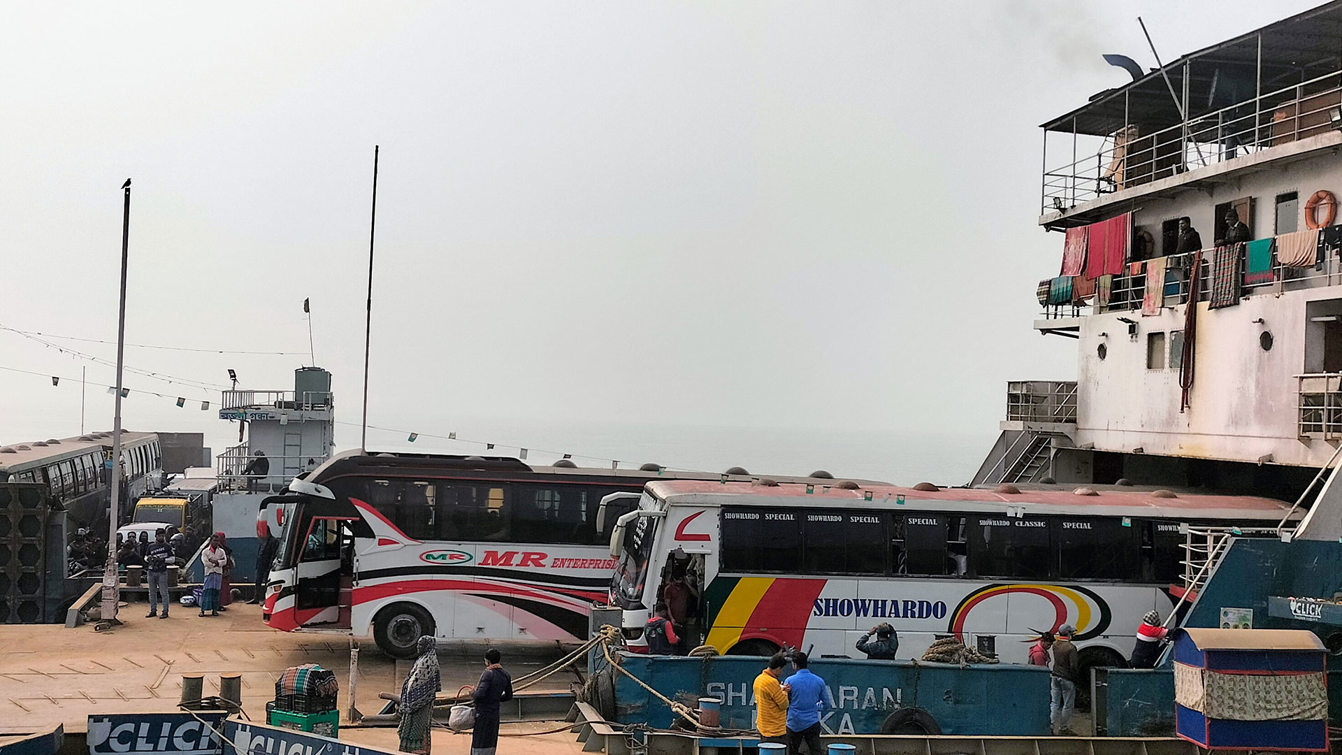 পাটুরিয়া-দৌলতদিয়া ও আরিচা-কাজিরহাটে ফেরি চালু