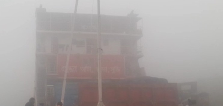 ঘনকুয়াশায় রাতে আবার পাটুরিয়া-দৌলতদিয়া ও আরিচা-কাজিরহাটে ফেরি বন্ধ
