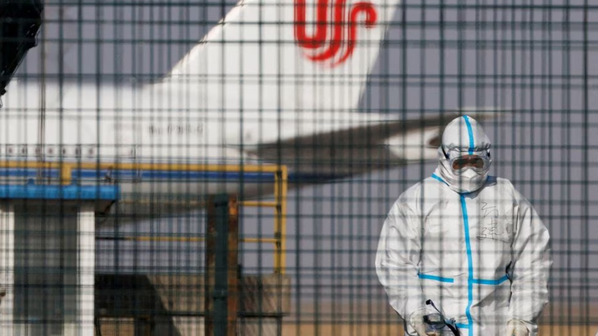 চীনের প্রায় ৯০ কোটি মানুষ করোনায় আক্রান্ত