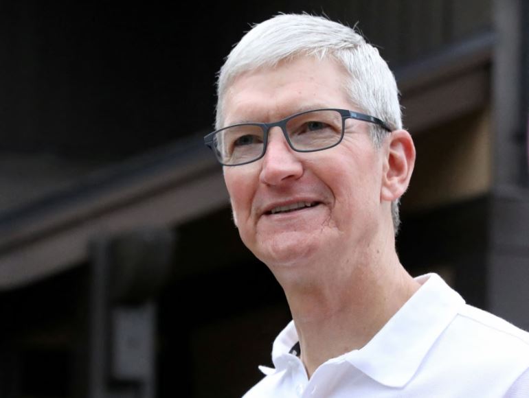 সমালোচনার মুখে ৪০ শতাংশ বেতন কম নেবেন অ্যাপলের টিম কুক