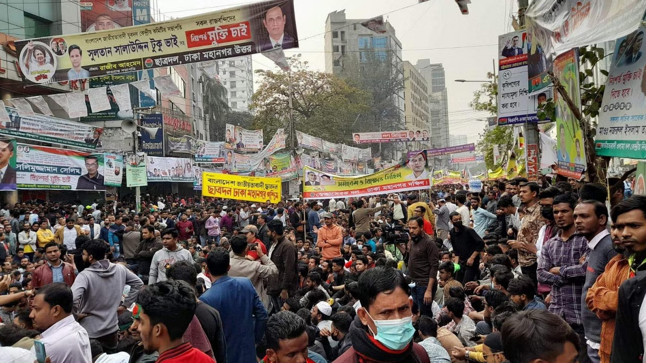 বিক্ষোভ সমাবেশে যোগ দিতে নয়াপল্টনে বিএনপি নেতাকর্মীরা