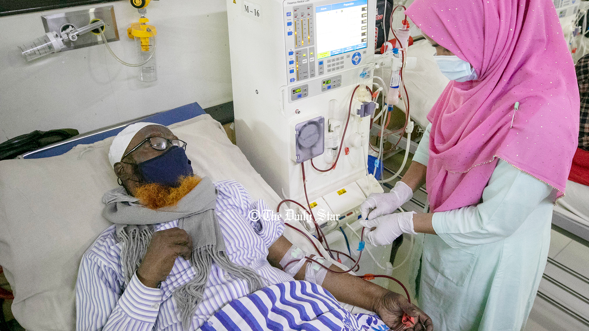 বিদেশি প্রতিষ্ঠানকে ভর্তুকির নীতিতে অপ্রতুল কিডনি ডায়ালাসিস সেবা