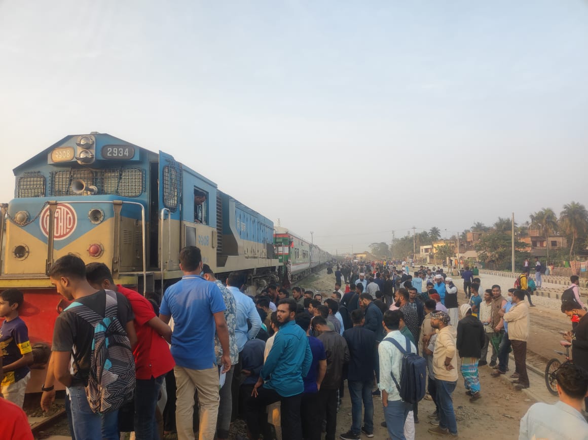 আখাউড়ায় ইঞ্জিন বিকল, সিলেট-চট্টগ্রাম রেল যোগাযোগ বন্ধ