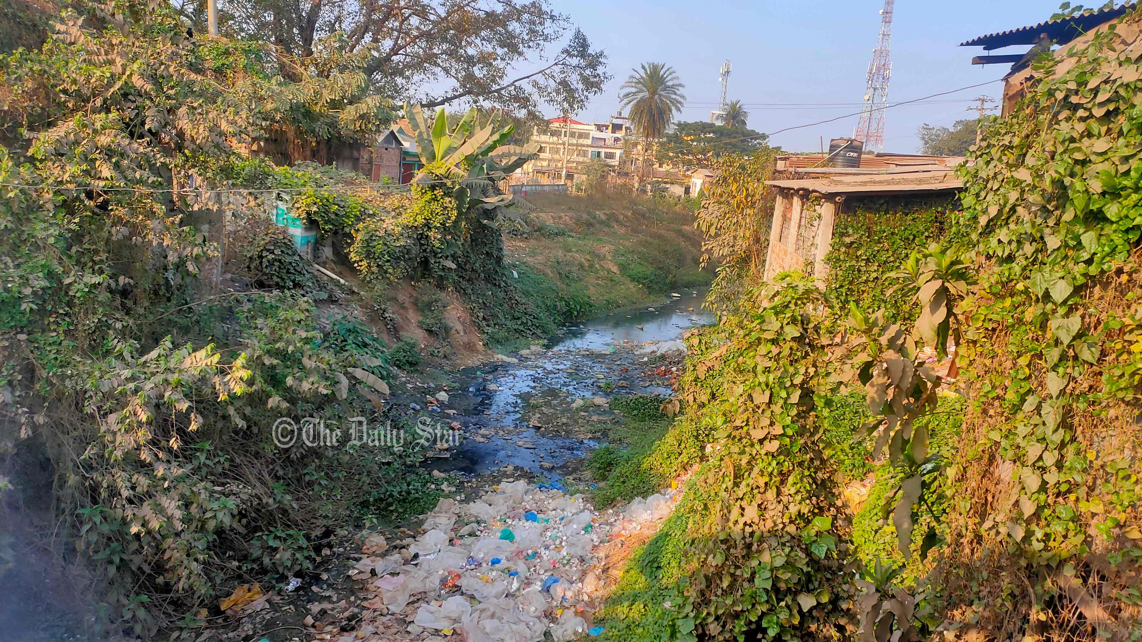 ময়লা ফেলার ‘একমাত্র’ স্থান যখন নদী