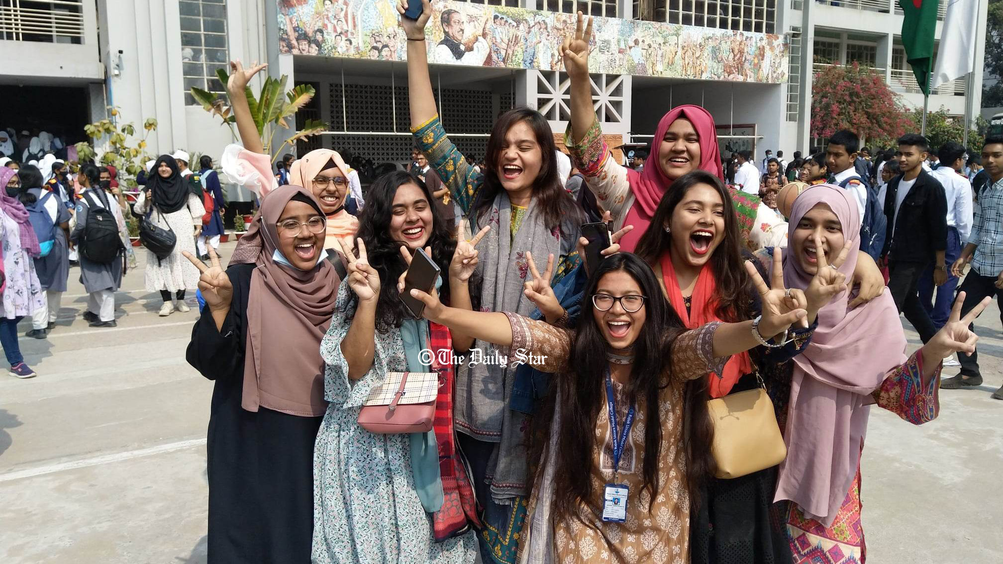 জিপিএ-৫ ও পাসের হারে এগিয়ে মেয়েরা