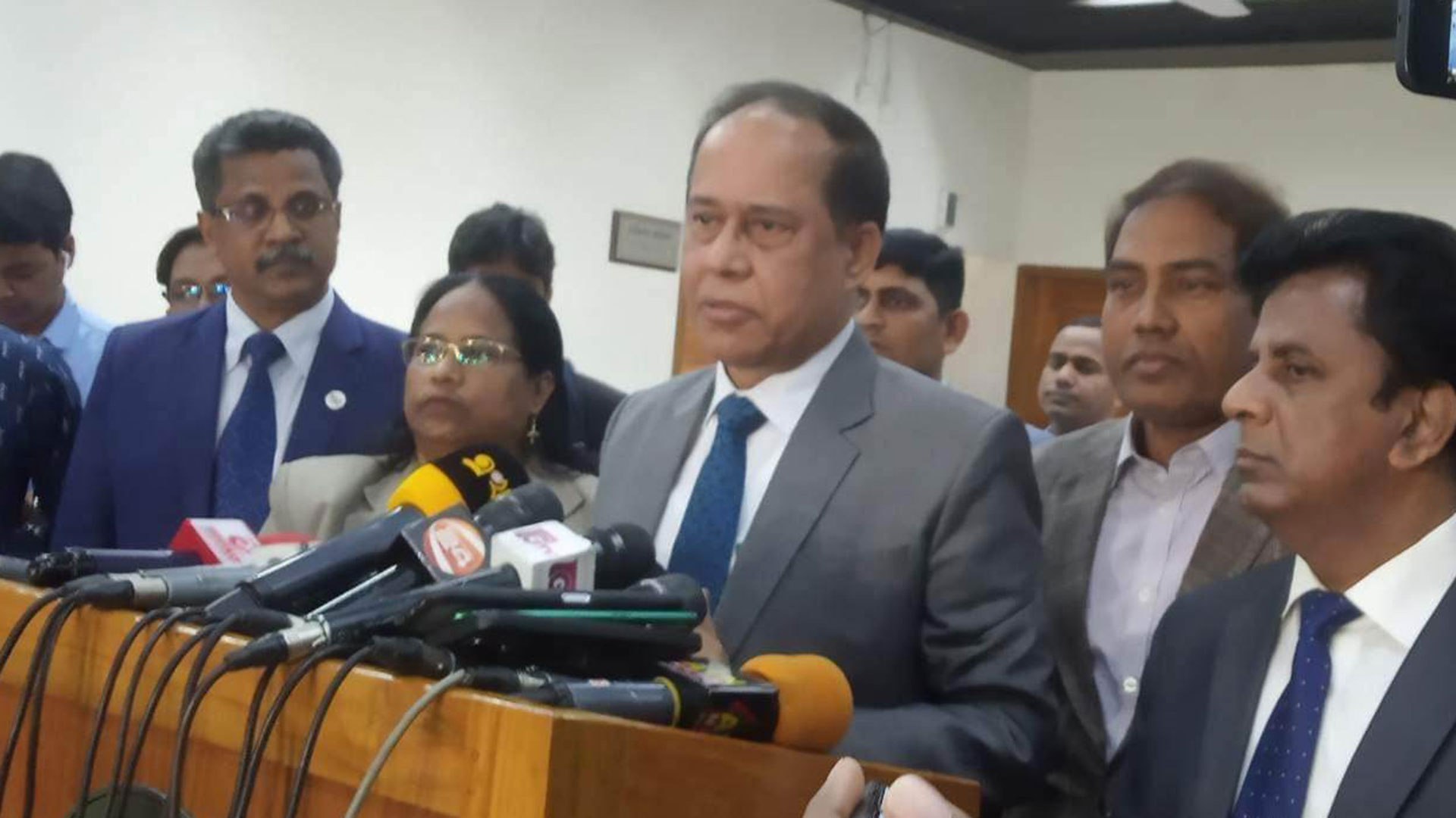 রাষ্ট্রপতি নির্বাচন নিয়ে বিতর্ক অনাকাঙ্ক্ষিত ও অনাবশ্যক: সিইসি