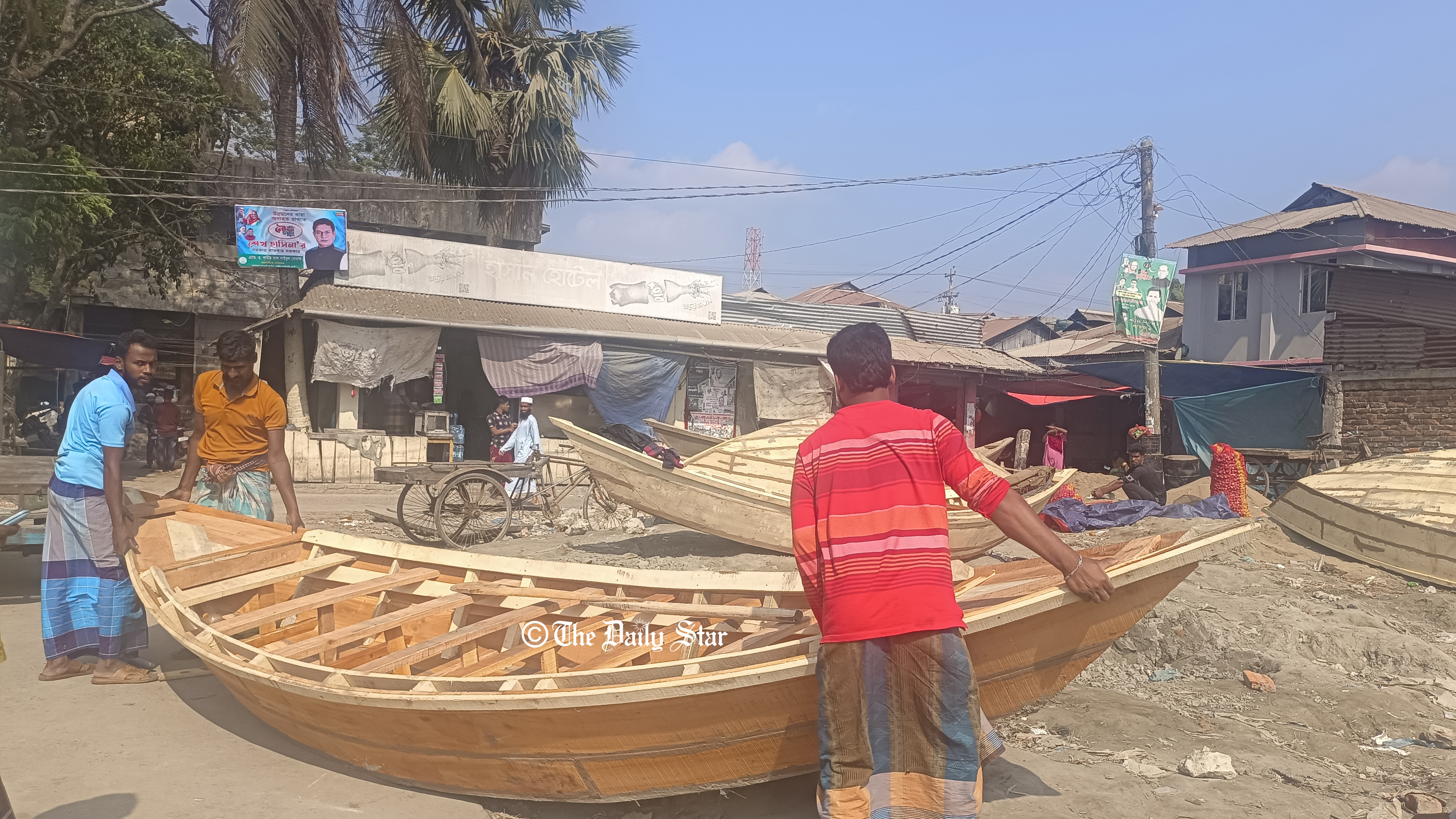 শতবর্ষী নৌকার হাট