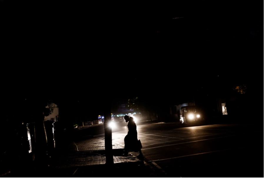 আইএমএফের ঋণ পেতে বিদ্যুতের দাম ৬৬ শতাংশ বাড়াল শ্রীলঙ্কা