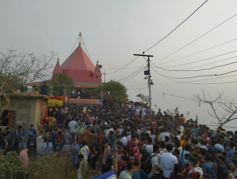 চন্দ্রনাথে ৫ পুণ্যার্থীর মৃত্যুর গুজব, হুড়োহুড়ি করে নামতে গিয়ে আহত ১০