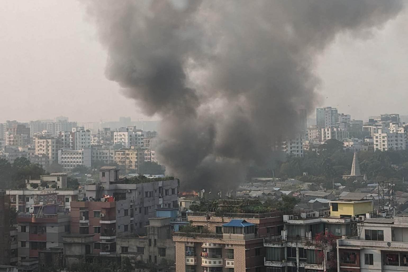 কড়াইল বস্তিতে আগুন, নিয়ন্ত্রণে ৯ ইউনিট