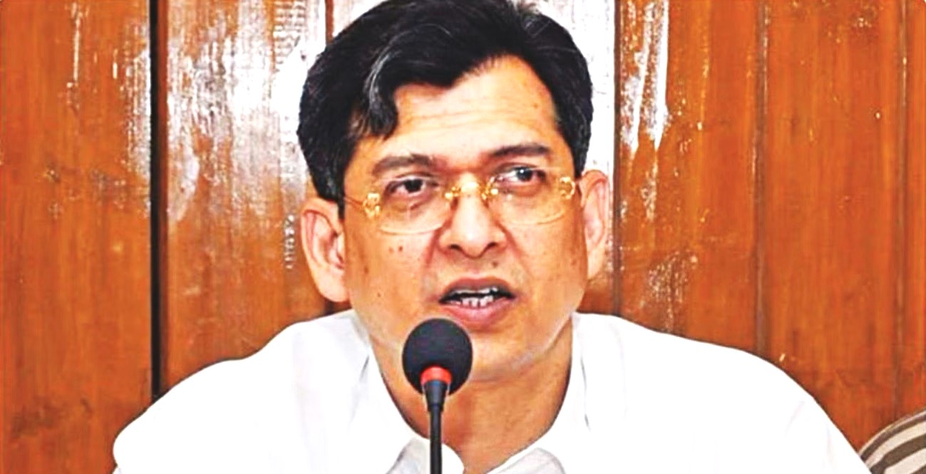 ‘মরতে চাই দেশে গিয়েই’ দ্য ডেইলি স্টারকে সালাহউদ্দিন আহমেদ