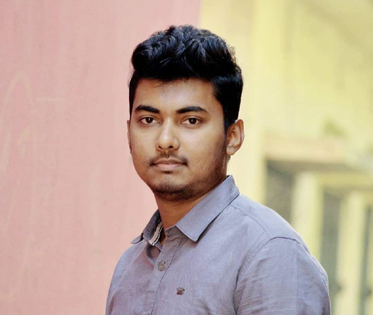 বাবার পিস্তল নিয়ে প্রতিপক্ষের ওপর মেয়রপুত্রের হামলা