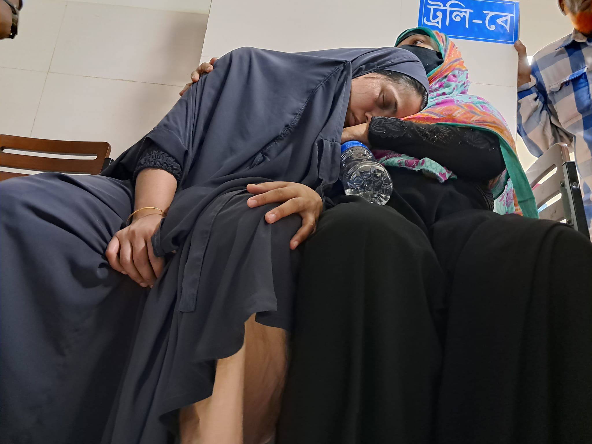 ১ কিলোমিটার দূরে ধাতব বস্তুর আঘাতে নিহত ১