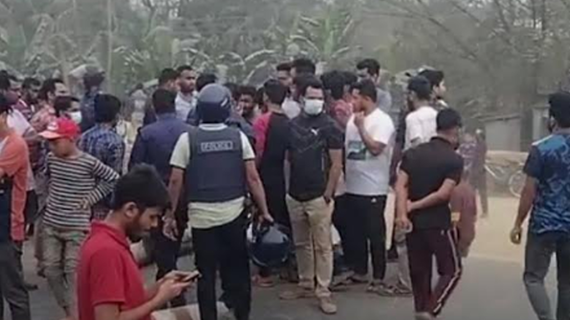 দেড় ঘণ্টা ঢাকা-চট্টগ্রাম মহাসড়ক আটকে রাখল ছাত্রলীগ