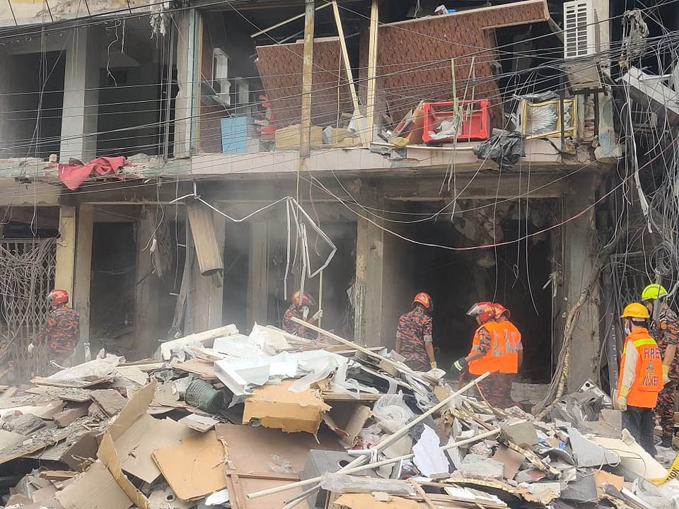 ইটের নিচে চাপা পড়ে ছিল দুই মরদেহ