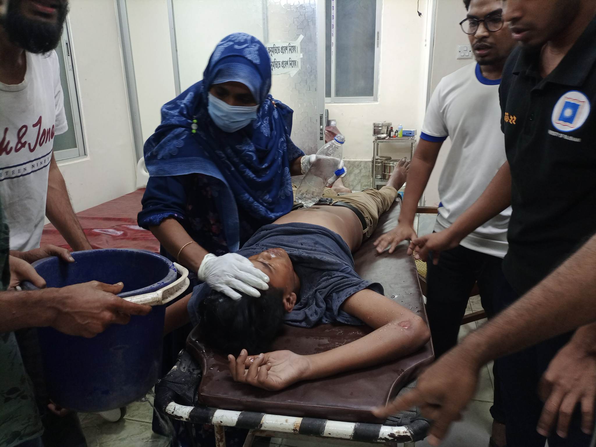 স্থানীয়দের সঙ্গে রাবি শিক্ষার্থীদের সংঘর্ষ, আহত অন্তত ২০