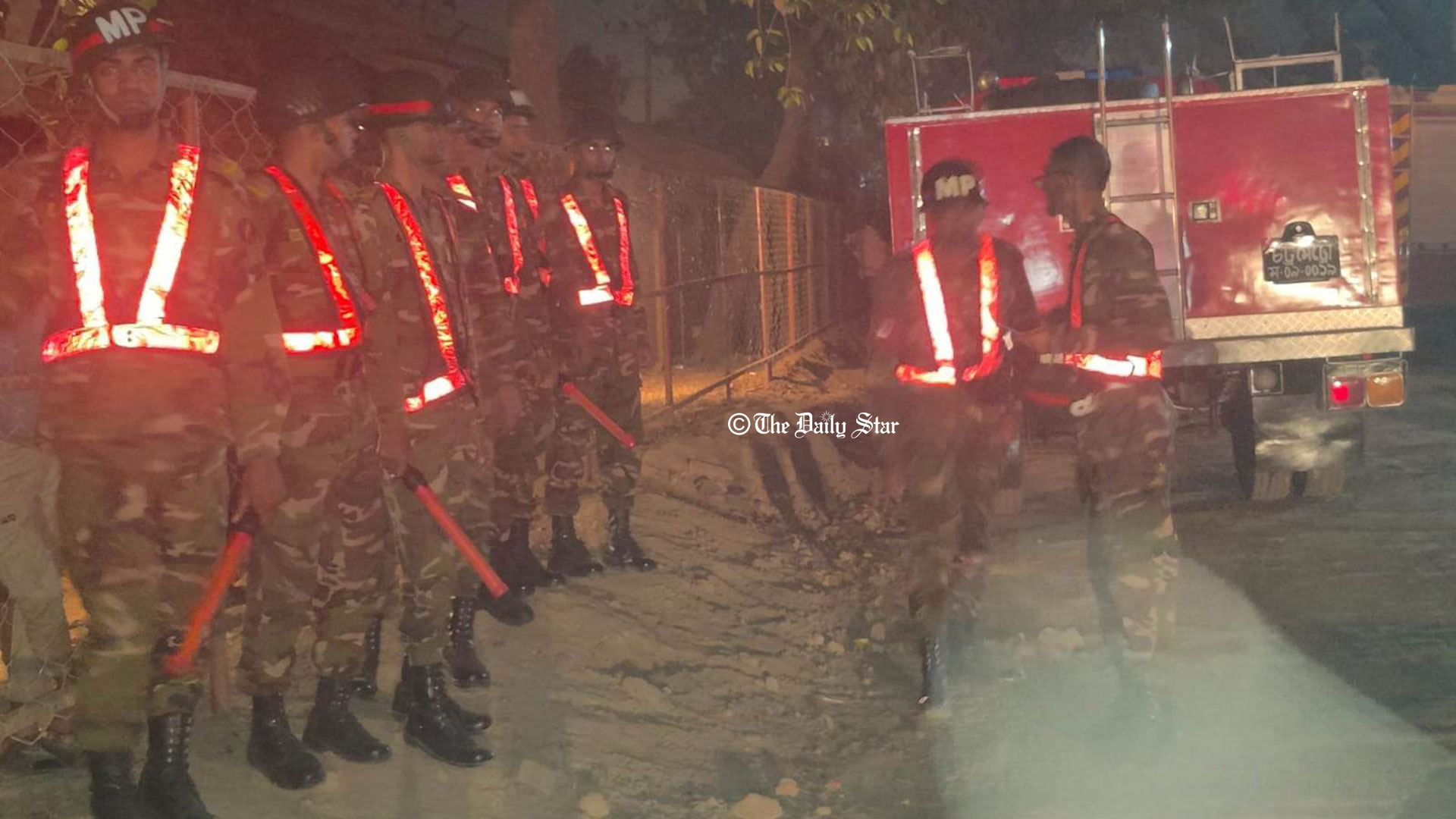 ‘২৭০০ টন তুলা মজুত থাকায় আগুন নেভাতে সময় লাগছে’