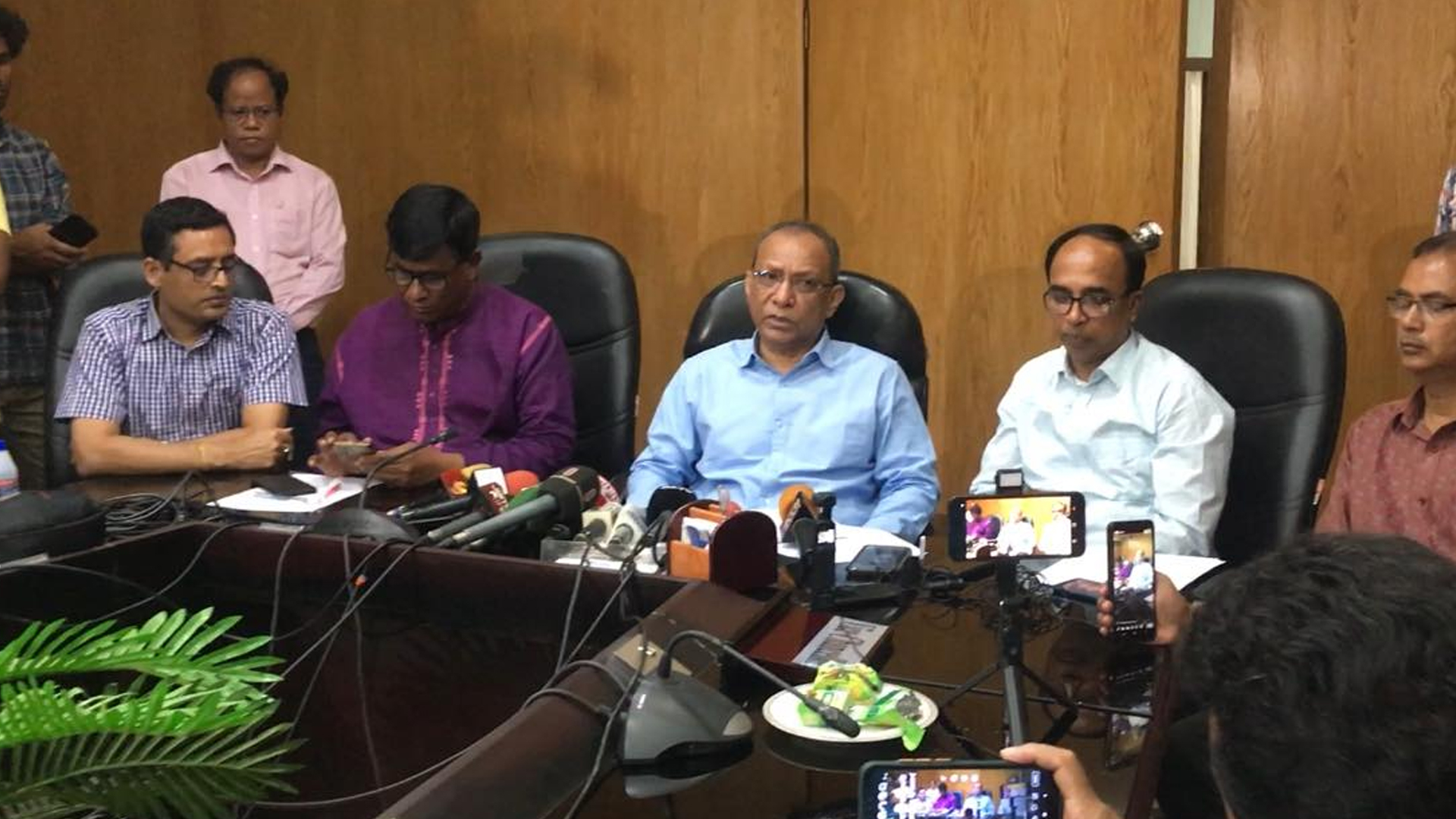 শনিবারের সংঘর্ষের ঘটনায় বহিরাগতরা দায়ী: রাবি উপাচার্য