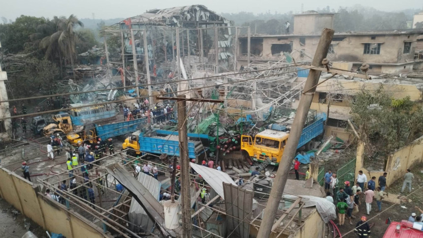 সান্টুকে কোমরে দড়ি বেঁধে আদালতে নেওয়ায় শিল্প পুলিশের এসআই ‘ক্লোজড’