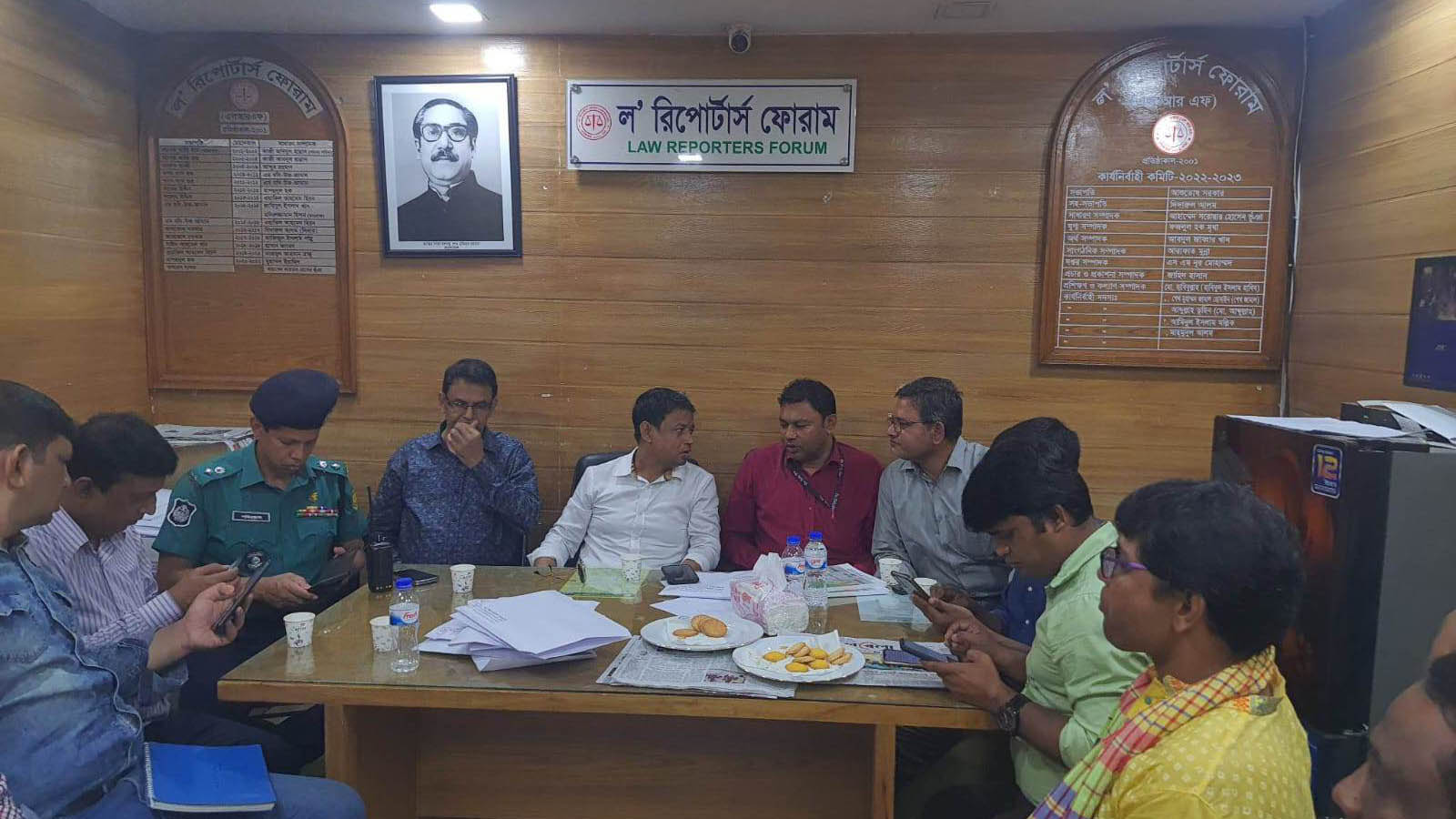 সুপ্রিম কোর্টে সাংবাদিকদের মারধর, ডিএমপি কমিশনারের দুঃখ প্রকাশ