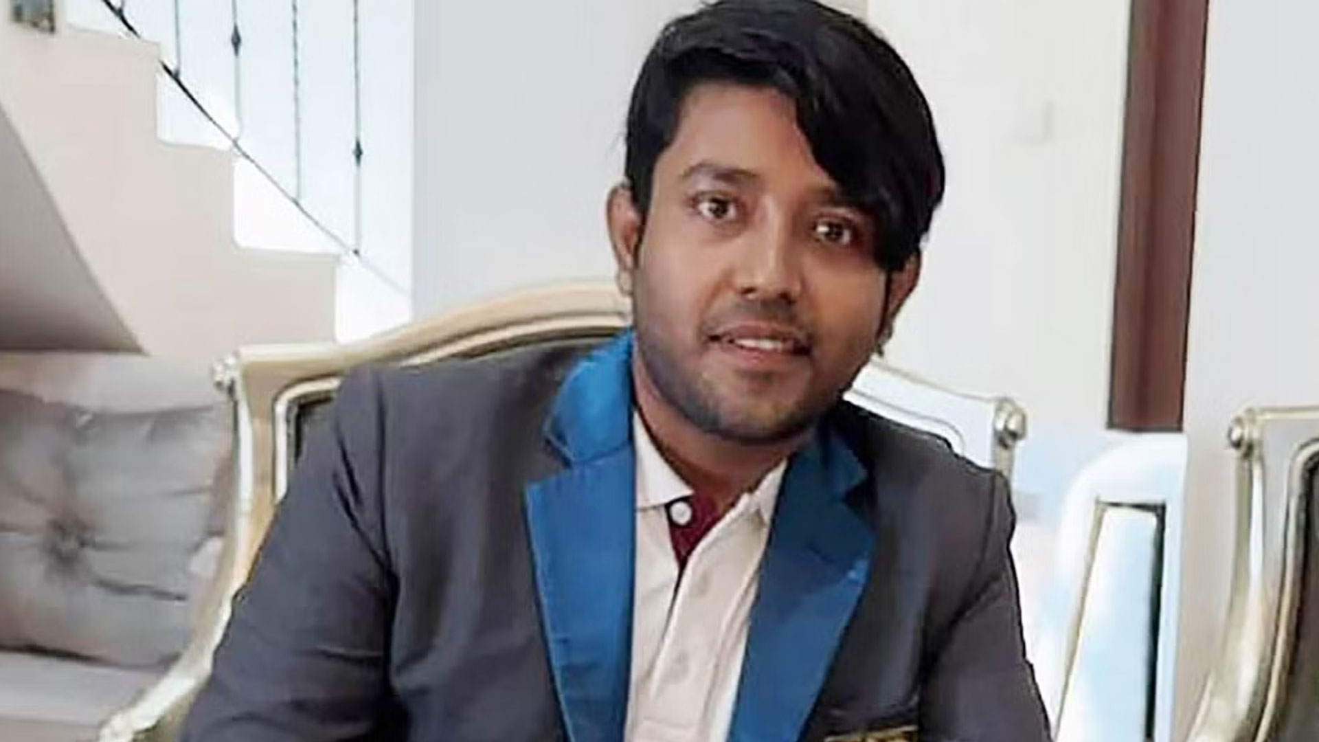 ফেসবুকে আরাভ খানের যত কাণ্ড