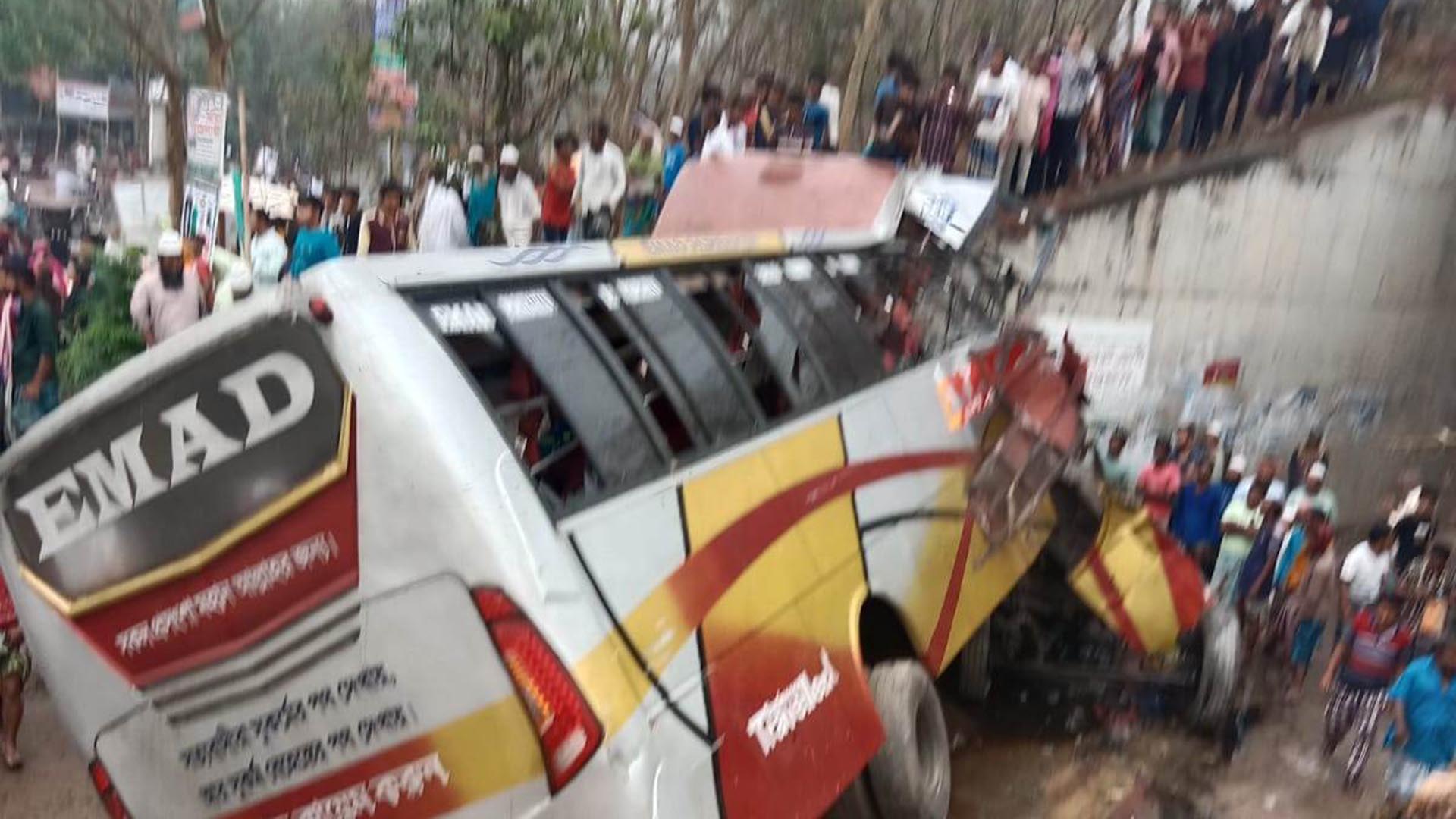 ফিটনেস সনদ ছাড়াই চলছিল ইমাদ পরিবহনের বাসটি