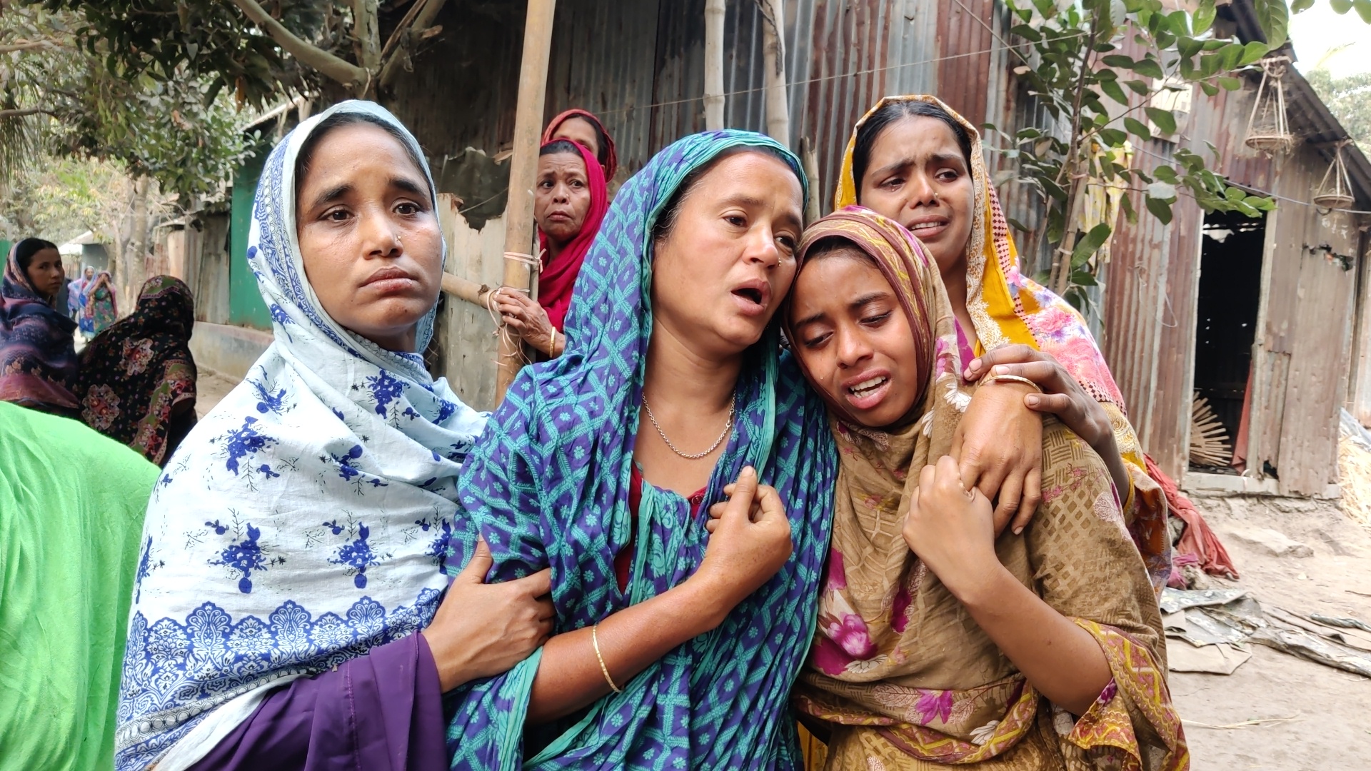 শোক করমু নাকি মামলা করমু-'বন্দুকযুদ্ধে’ নিহত বৃদ্ধের পুত্রবধূর প্রশ্ন