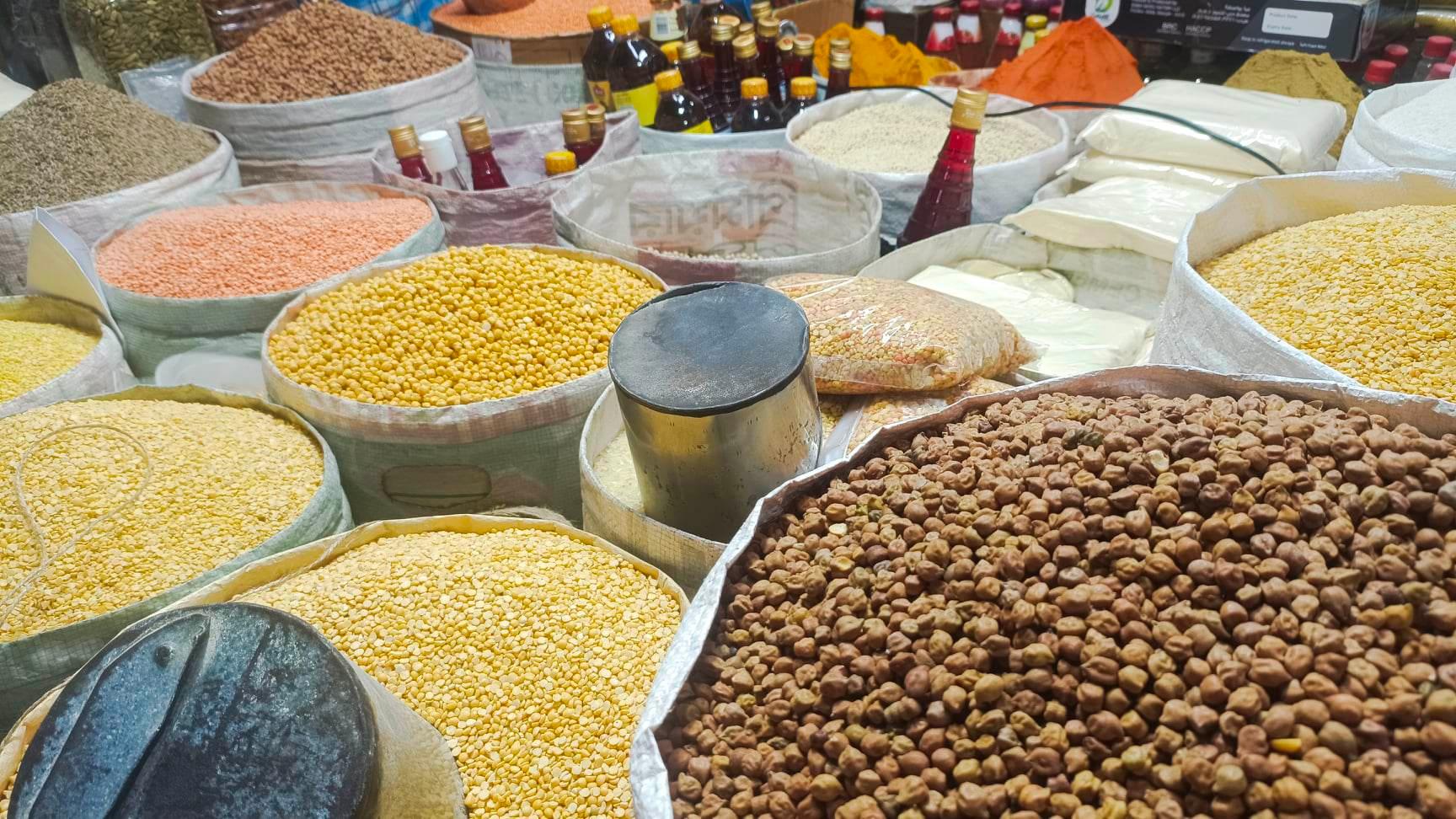 রমজানের নিত্যপণ্য: ডলার সংকটে বেড়েছে দাম