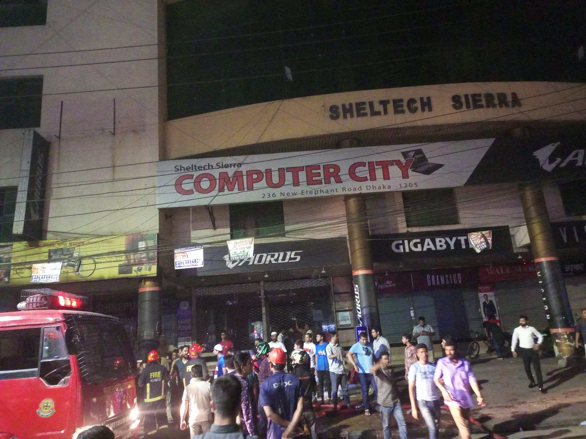 নিউ এলিফ্যান্ট রোডের শেলটেক সিয়েরা কম্পিউটার সিটিতে আগুন