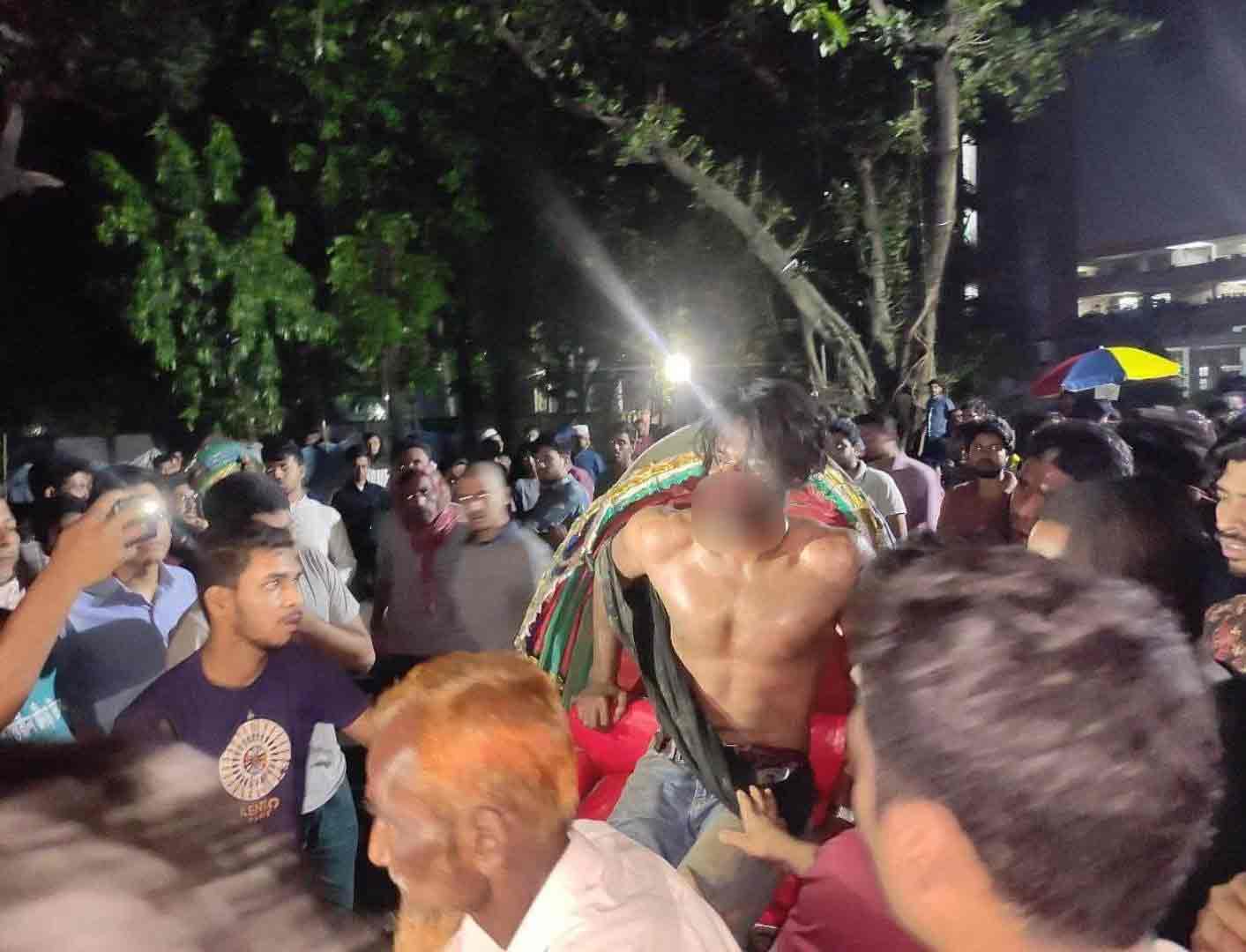 জোবায়েরকে পেটানোর ‘১ ঘণ্টার পরিকল্পনা’, প্রলয় গ্যাংয়ের বিরুদ্ধে ‘লিখিত অভিযোগ পেলে’ তদন্ত করবেন প্রক্টর