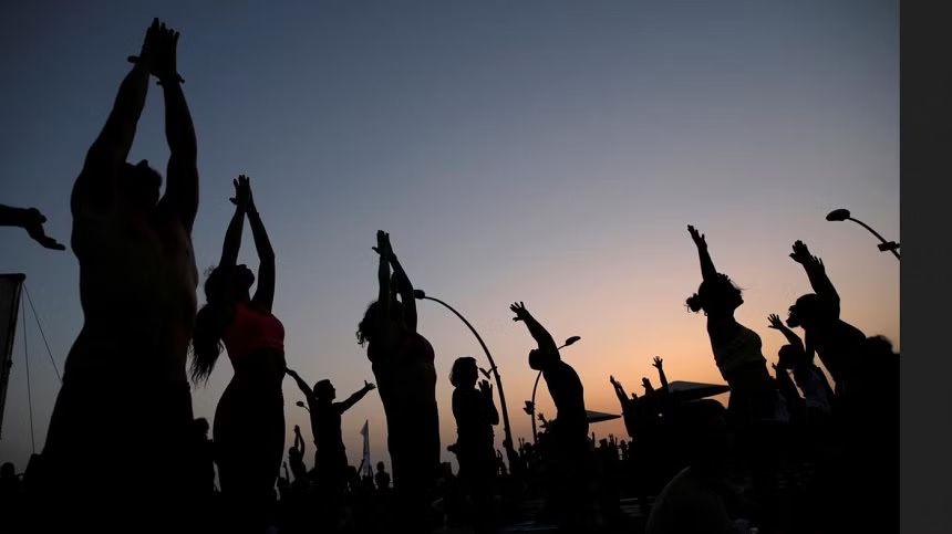 সুন্দর চুলের জন্য ৭ যোগ ব্যায়াম