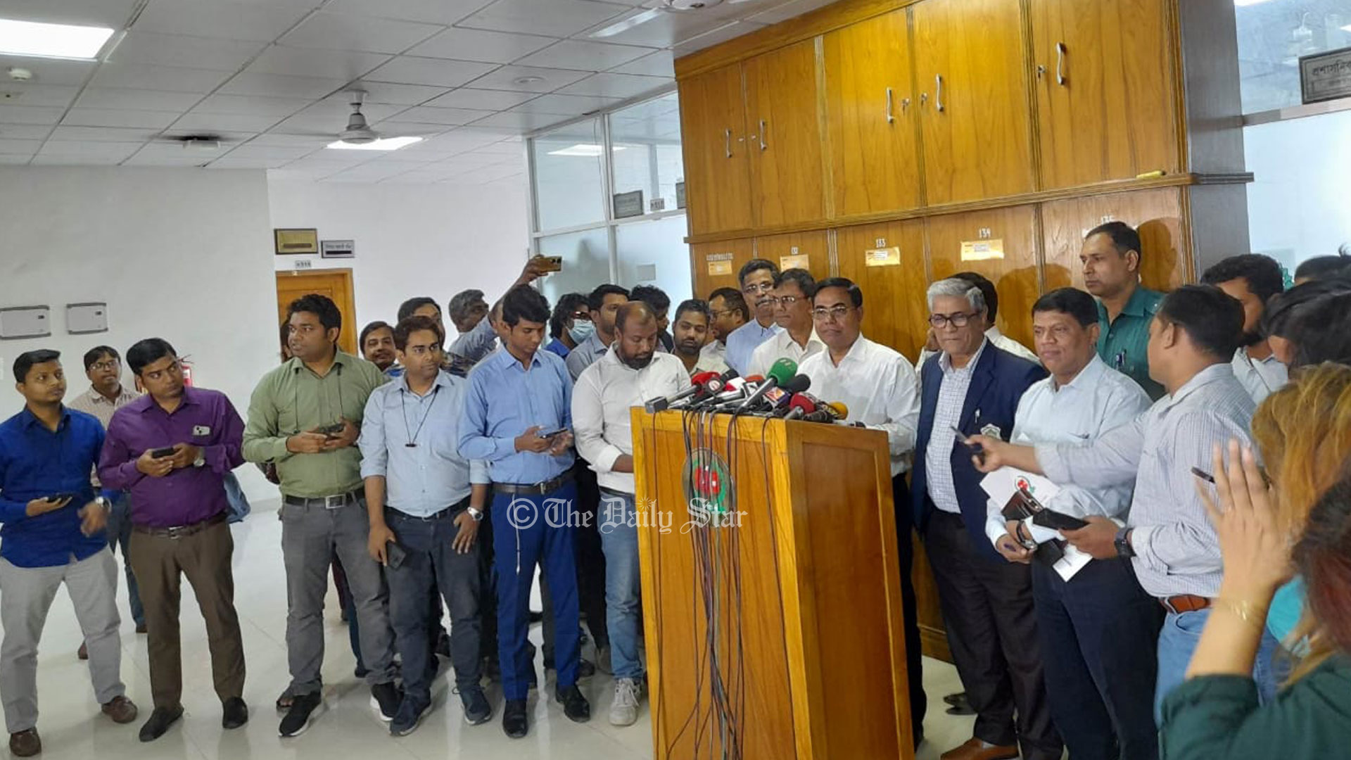 ইভিএম নয়, ৩০০ আসনেই ভোটগ্রহণ ব্যালটে: ইসি