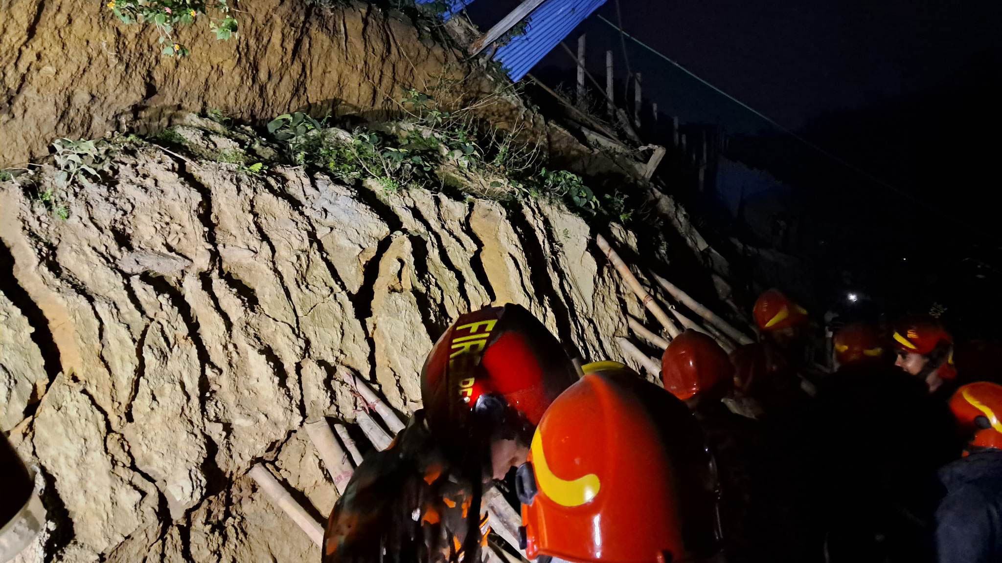 চট্টগ্রামে পাহাড়ধসে মৃত্যু ১, আহত ৩