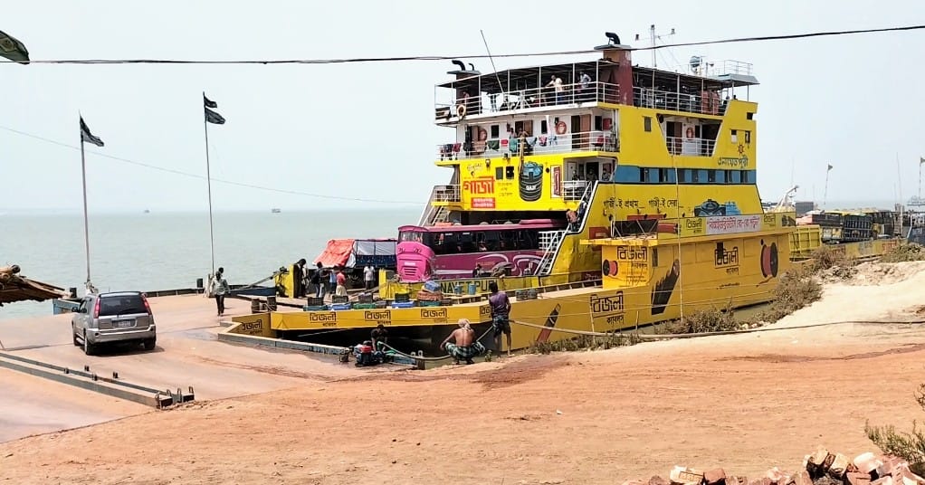 ঢাকা-আরিচা মহাসড়ক ও পাটুরিয়া ফেরিঘাট আজও ফাঁকা