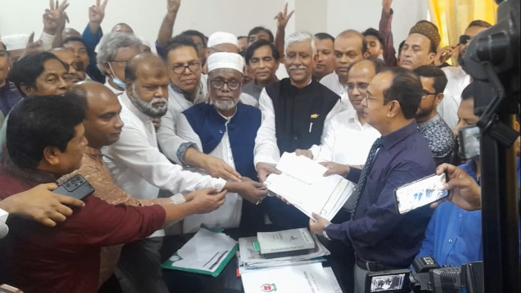 মনোনয়নপত্র দাখিলের সময় আজমত উল্লাহর শো-ডাউন, ব্যাখ্যা চেয়েছে ইসি