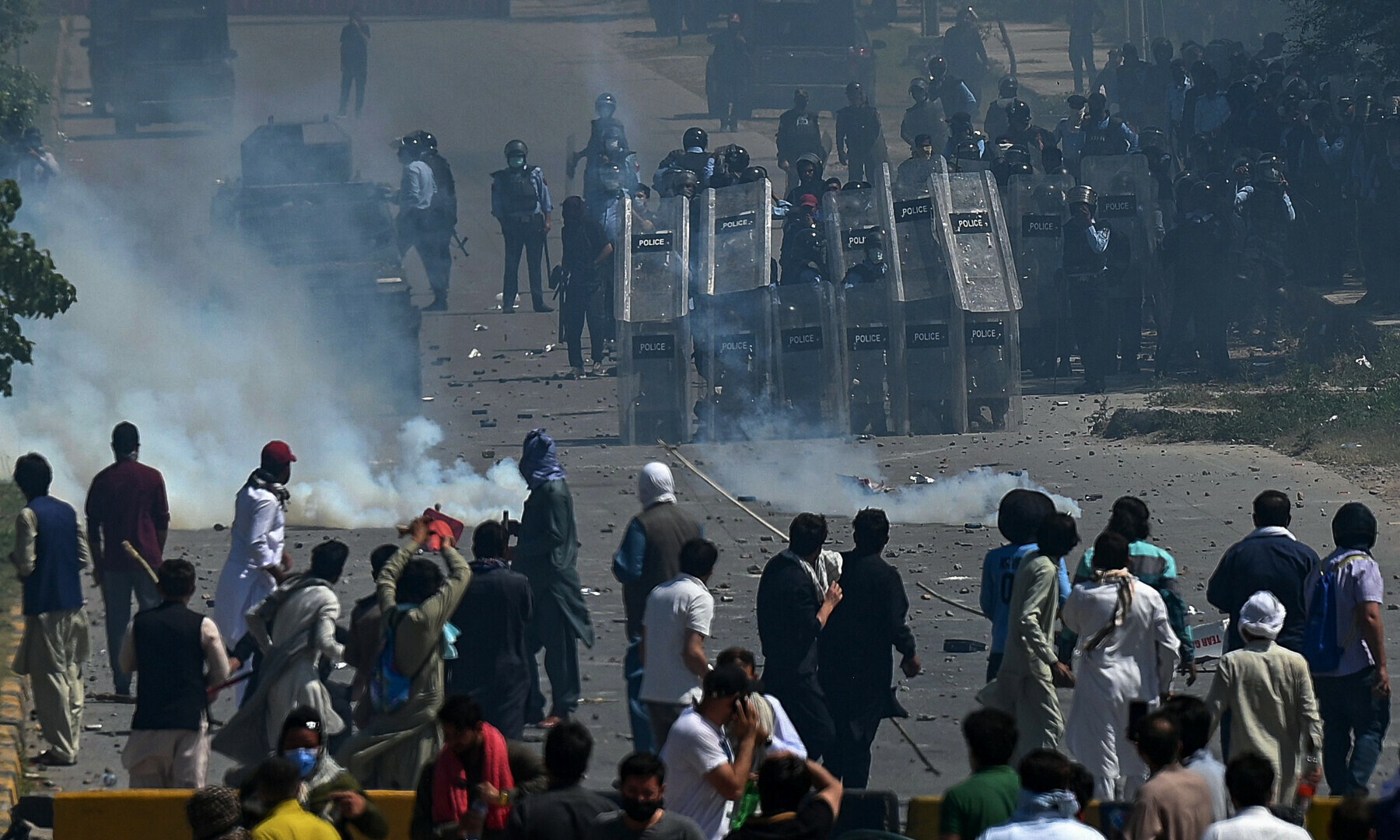পাকিস্তানে তৃতীয় দিনের মতো মোবাইল ইন্টারনেট, সামাজিক যোগাযোগমাধ্যম বন্ধ