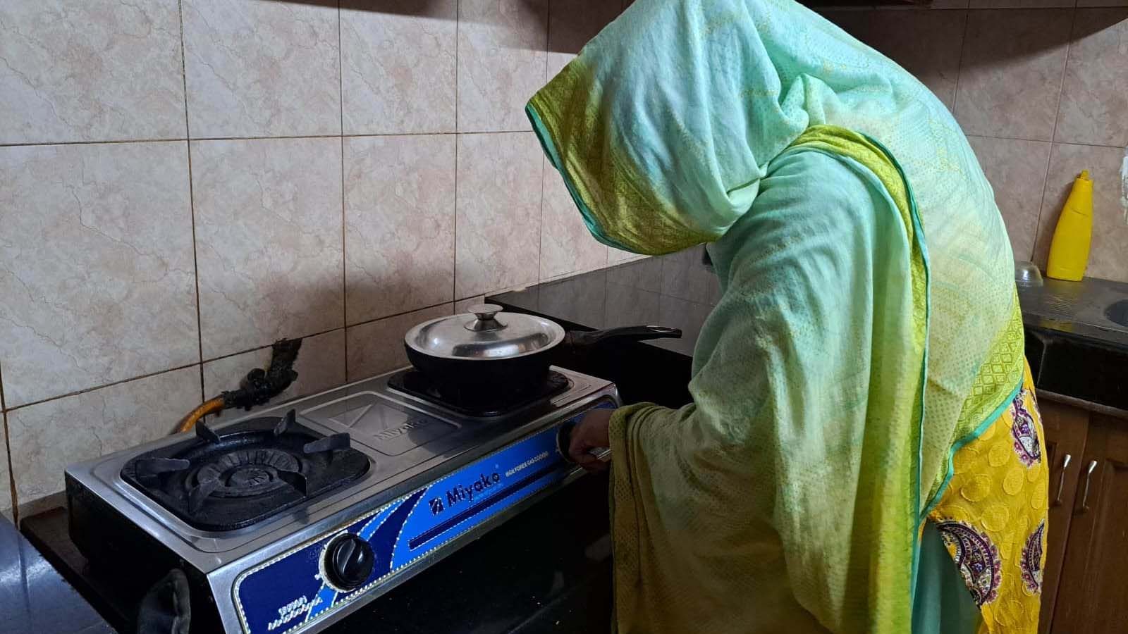 চট্টগ্রামে রান্নার চুলায় গ্যাস সংকট, ভোগান্তি