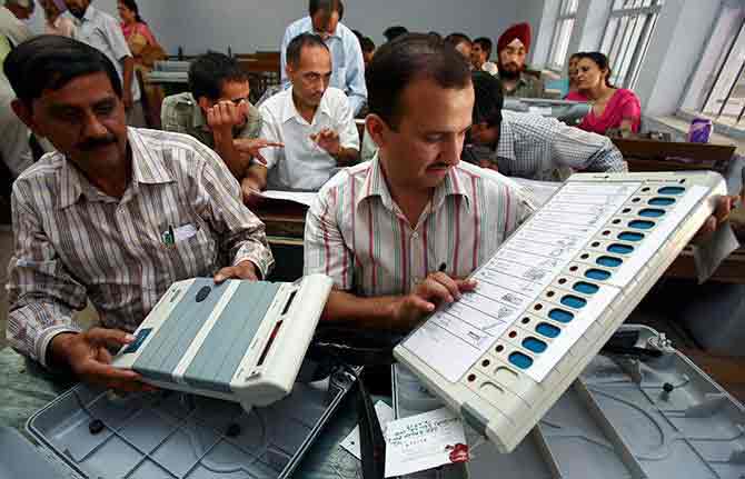 বিজেপির রাজ্যে জয়ের পথে কংগ্রেস