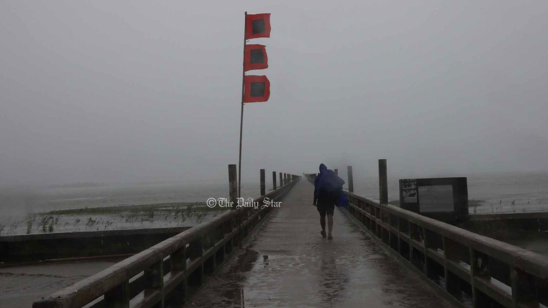 উপকূলের আরও কাছে মোখা, ঢাকায় কাল থেকে বাড়বে বৃষ্টি