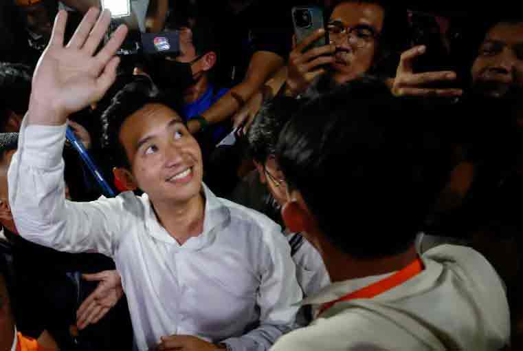 সেনাকে ‘না’ গণতন্ত্রকে ‘হ্যাঁ’