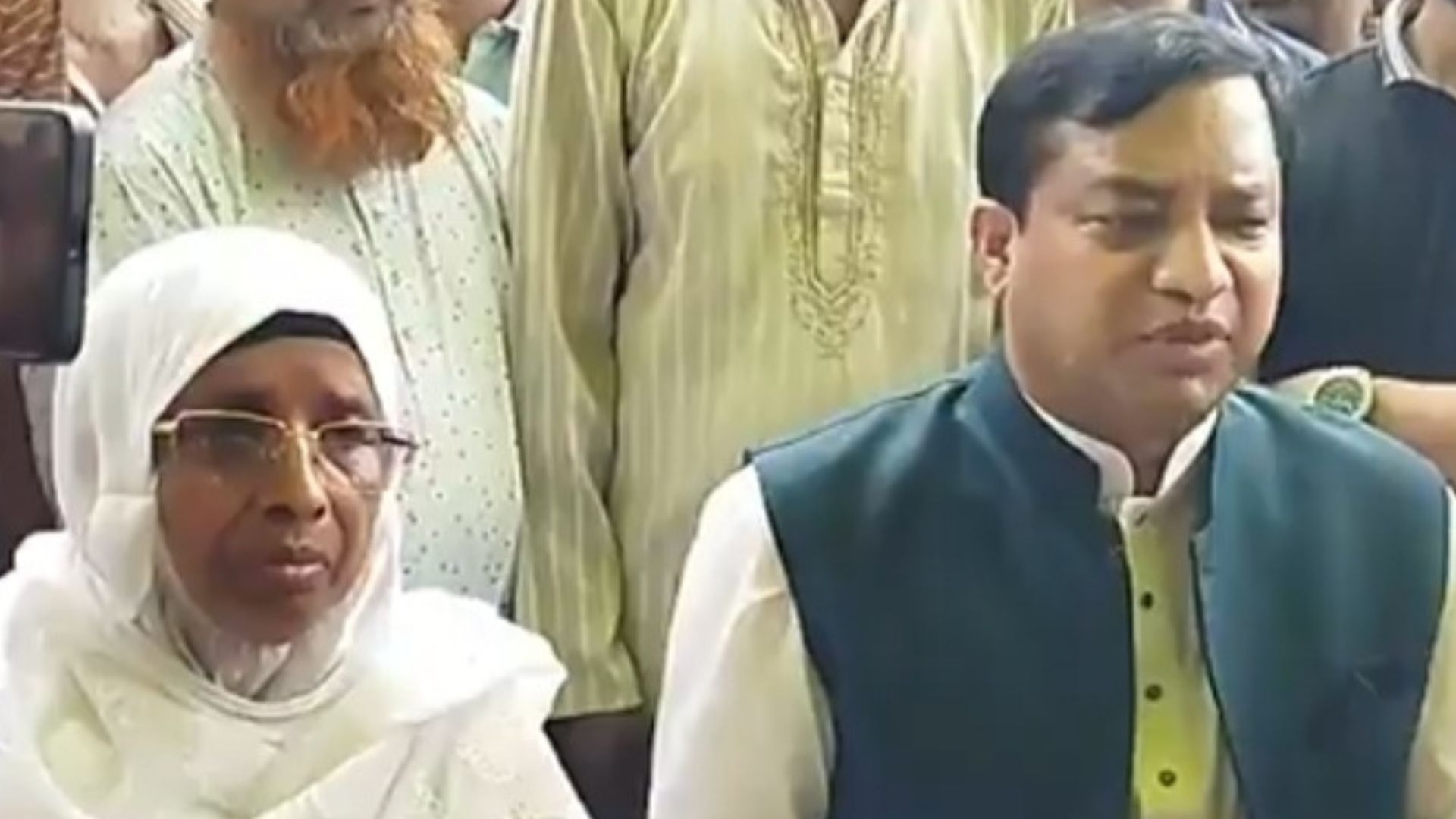 গাজীপুরের মানুষকে ‘থ্রেট’ দিয়েন না: আ. লীগের কেন্দ্রীয় নেতাদের উদ্দেশে জাহাঙ্গীর