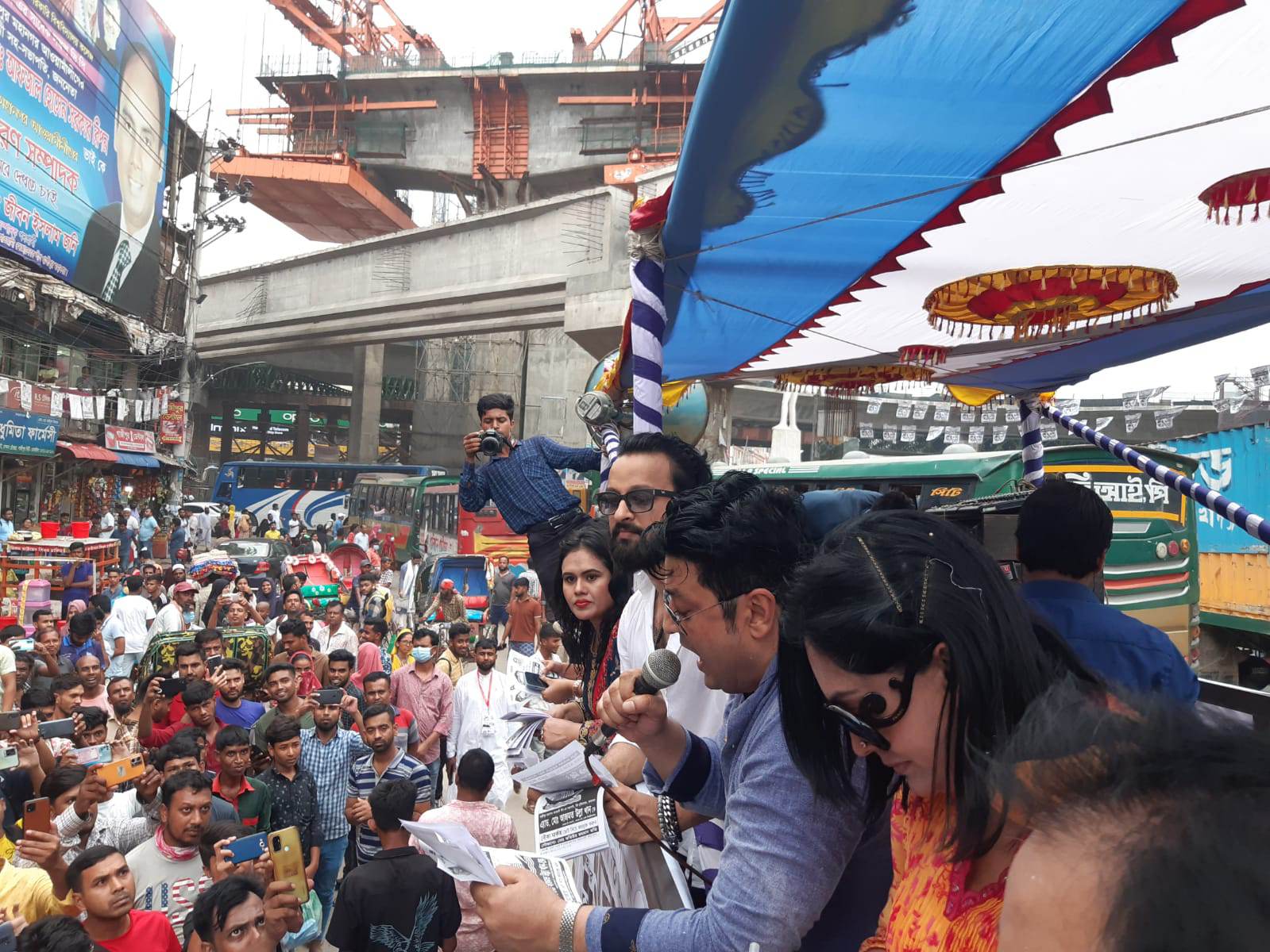 আজমত উল্লার নির্বাচনী প্রচারণায় চলচ্চিত্র তারকা নিপুণ-ফেরদৌস