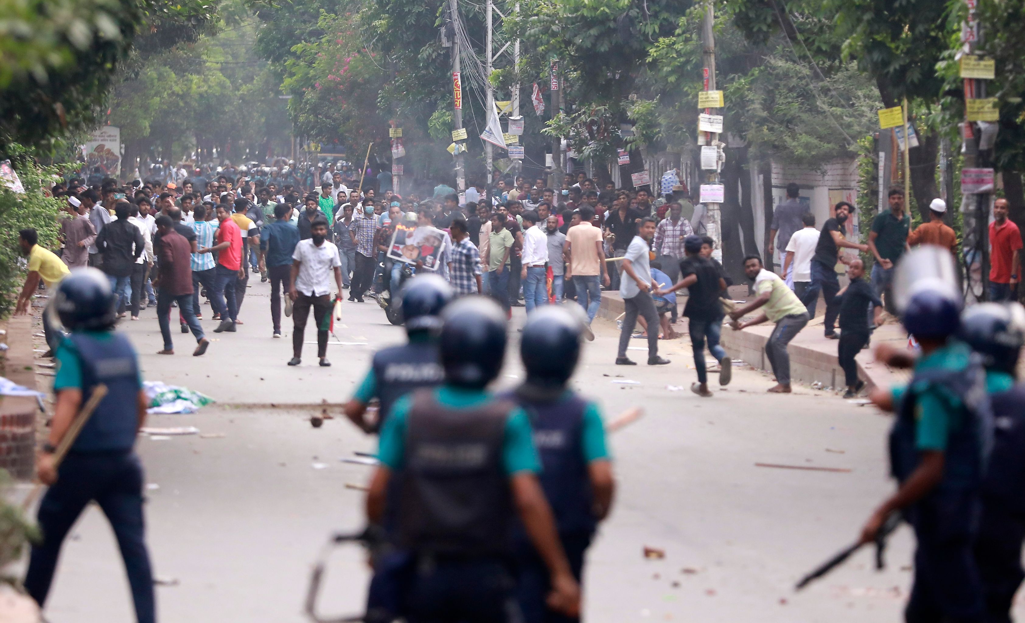 সায়েন্স ল্যাব এলাকায় বিএনপি-পুলিশ সংঘর্ষ