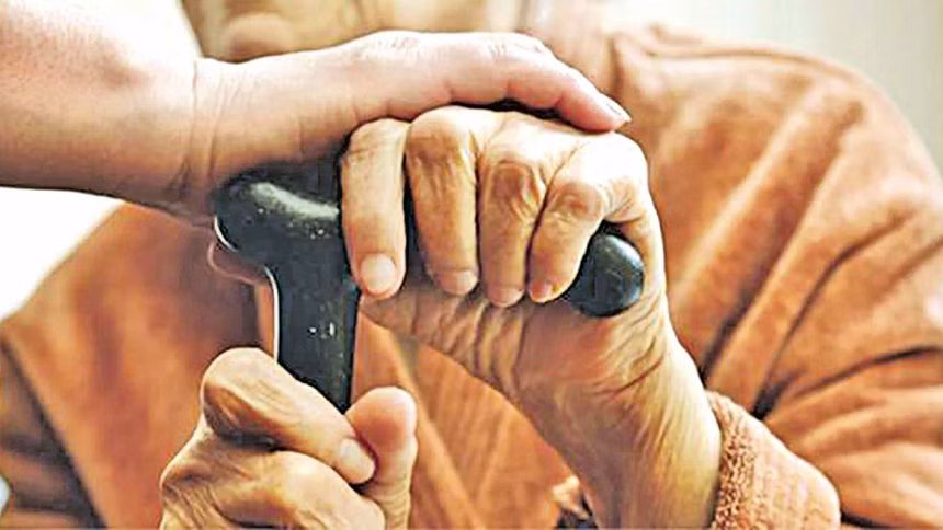 যত্নে থাকুক পরিবারের প্রবীণ সদস্যরা