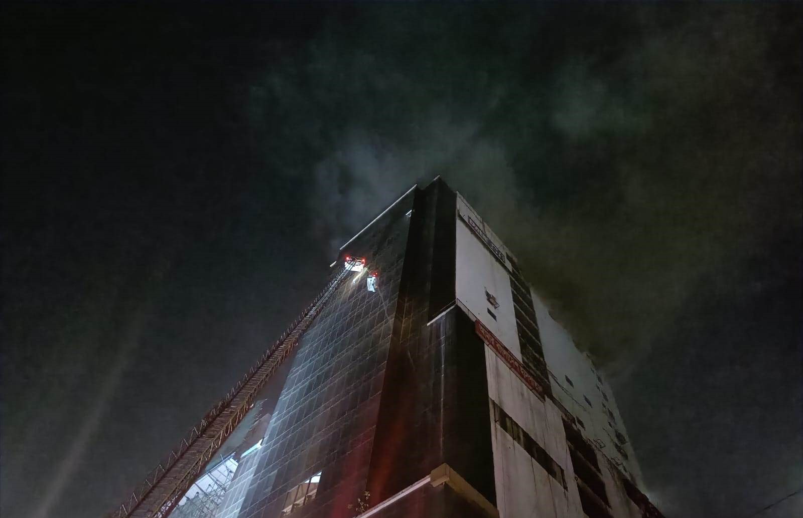 শ্যামলীতে রূপায়ন শেলফোর্ড ভবনের আগুন নিয়ন্ত্রণে