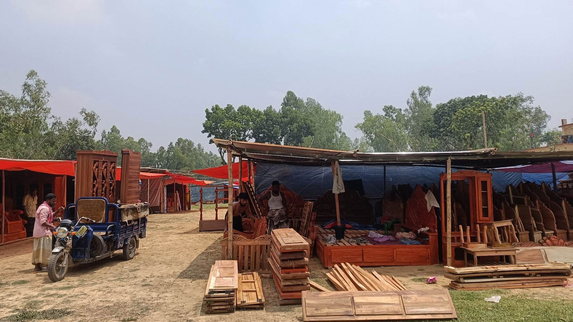 গাইবান্ধার সেই স্কুলমাঠে আবারো মাসব্যাপী ফার্নিচার মেলা