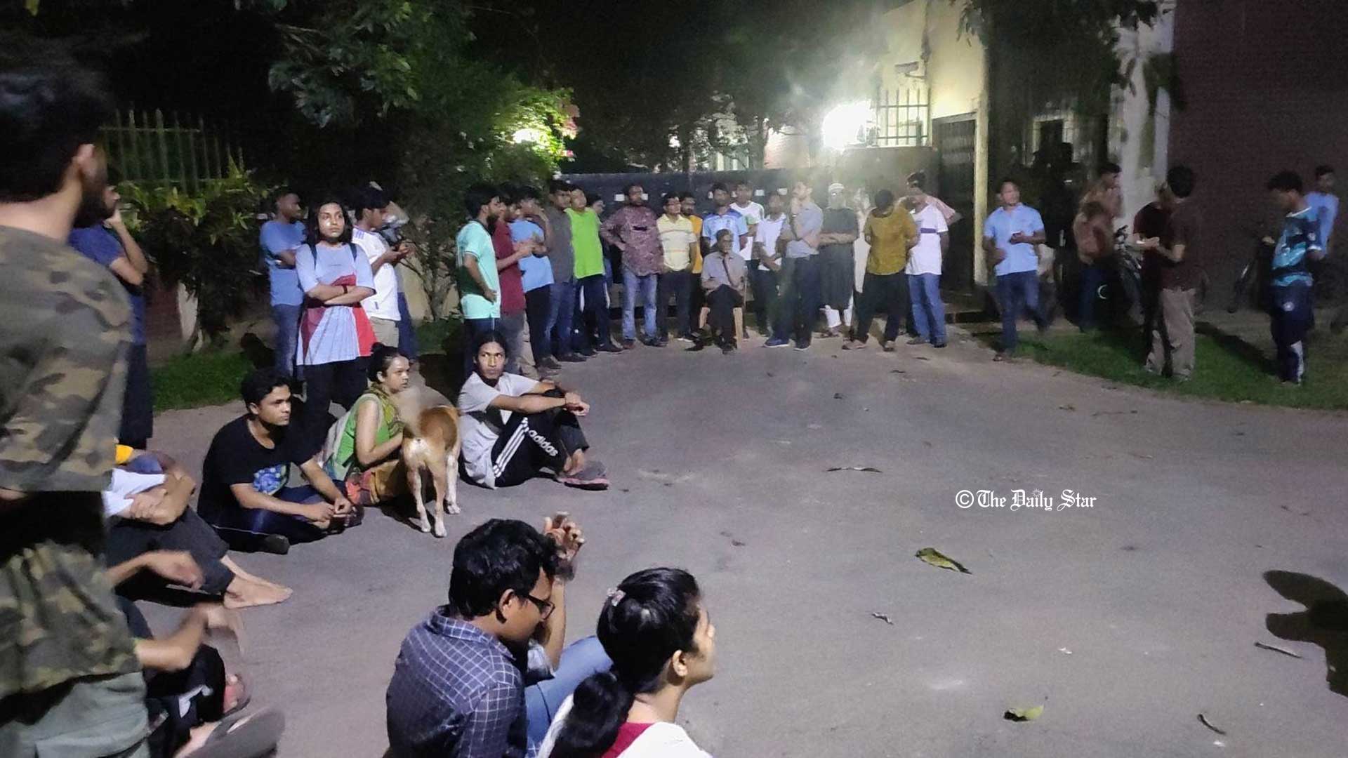 অনশনরত জাবি শিক্ষার্থী প্রত্যয়ের ওপর হামলার অভিযোগ ছাত্রলীগের বিরুদ্ধে